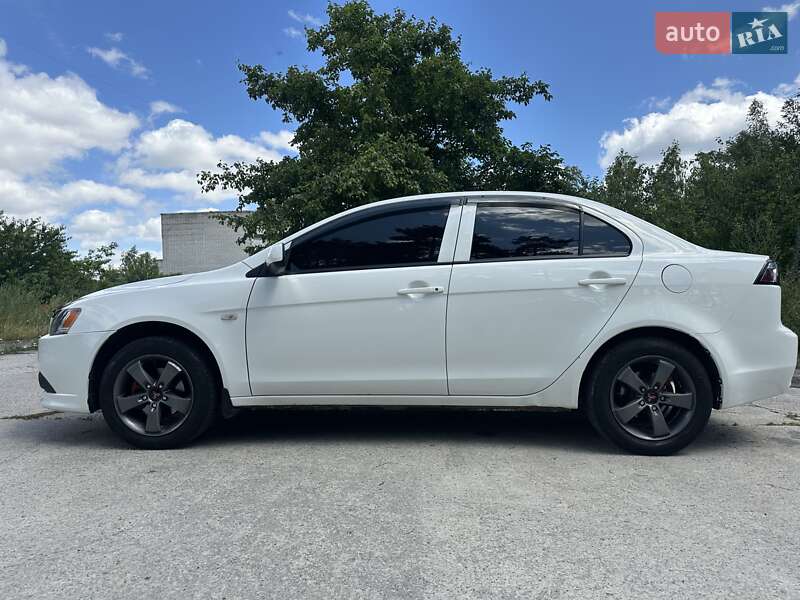 Седан Mitsubishi Lancer 2012 в Нетешине