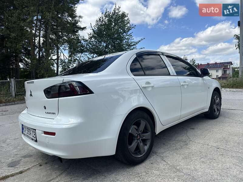 Седан Mitsubishi Lancer 2012 в Нетешине