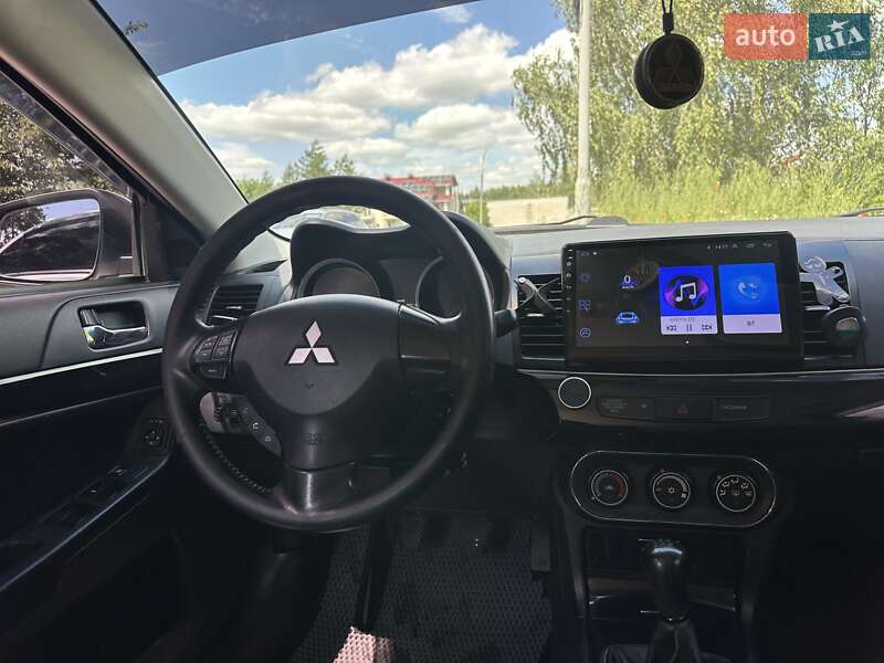 Седан Mitsubishi Lancer 2012 в Нетешине