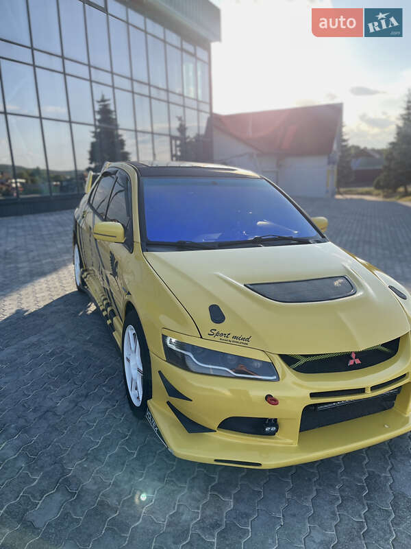 Седан Mitsubishi Lancer 2004 в Черновцах