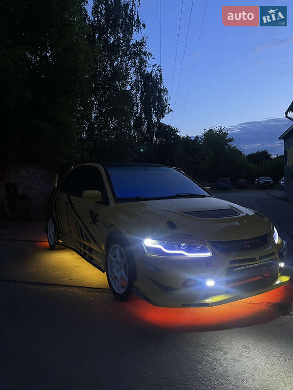 Седан Mitsubishi Lancer 2004 в Черновцах