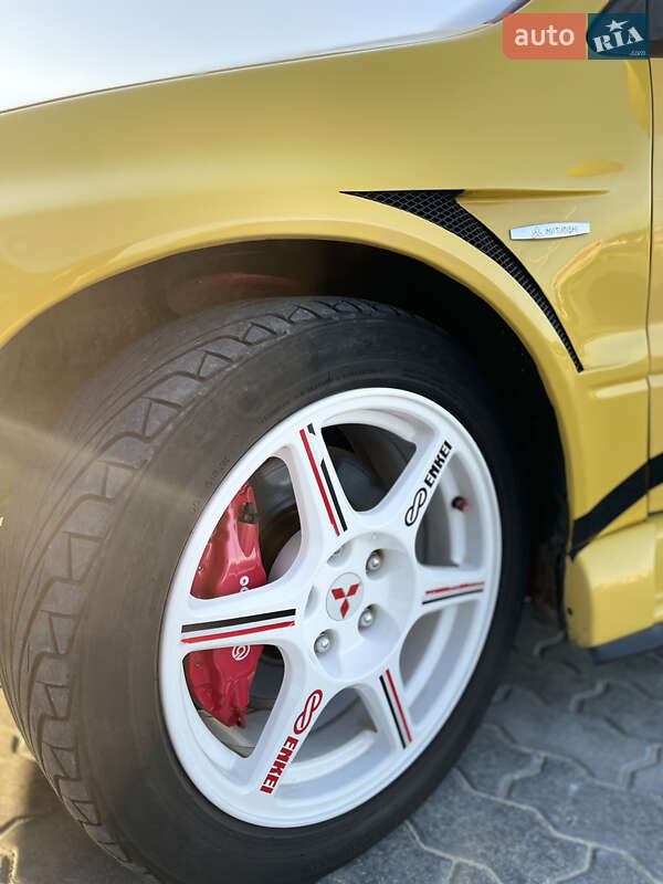 Седан Mitsubishi Lancer 2004 в Черновцах