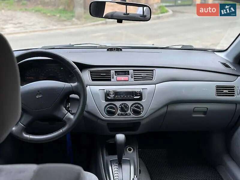 Седан Mitsubishi Lancer 2004 в Києві