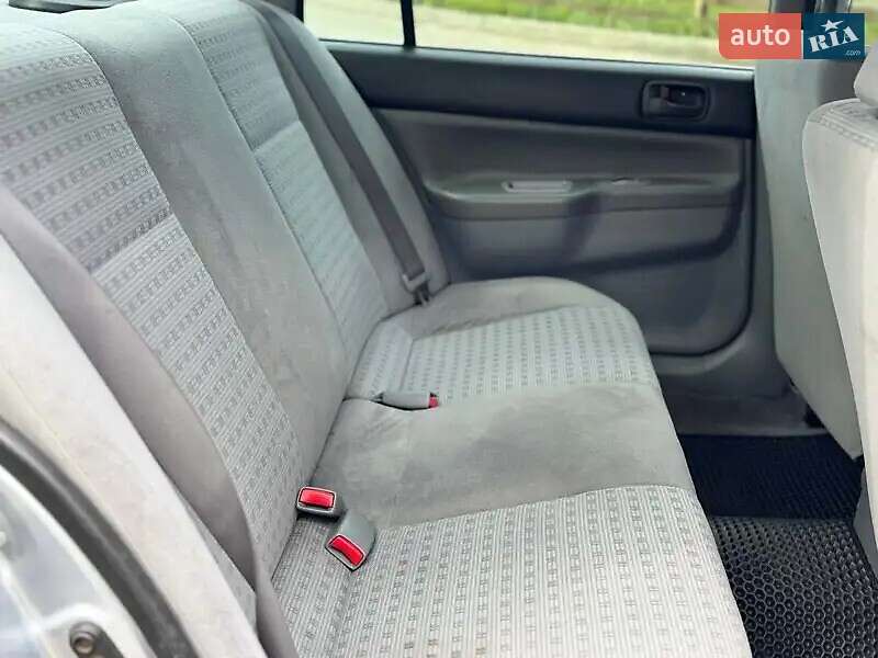 Седан Mitsubishi Lancer 2004 в Києві