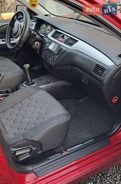 Седан Mitsubishi Lancer 2004 в 