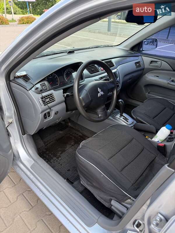 Седан Mitsubishi Lancer 2011 в Мене