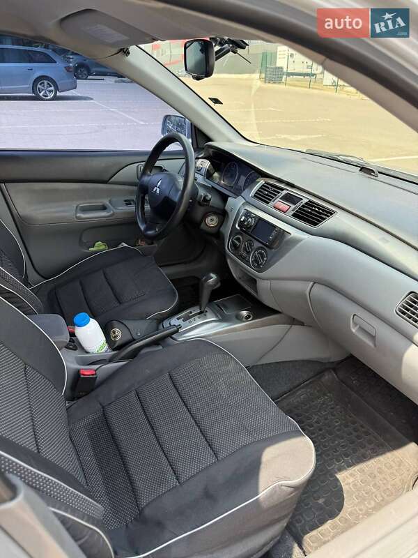 Седан Mitsubishi Lancer 2011 в Мене