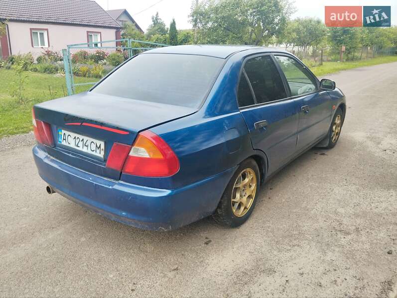 Седан Mitsubishi Lancer 1996 в Луцке