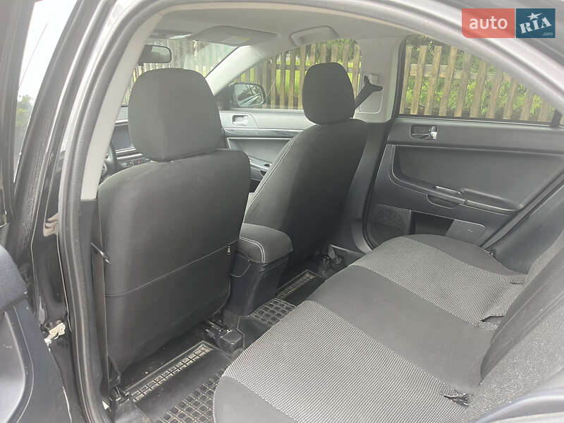 Седан Mitsubishi Lancer 2012 в Ярмолинцях