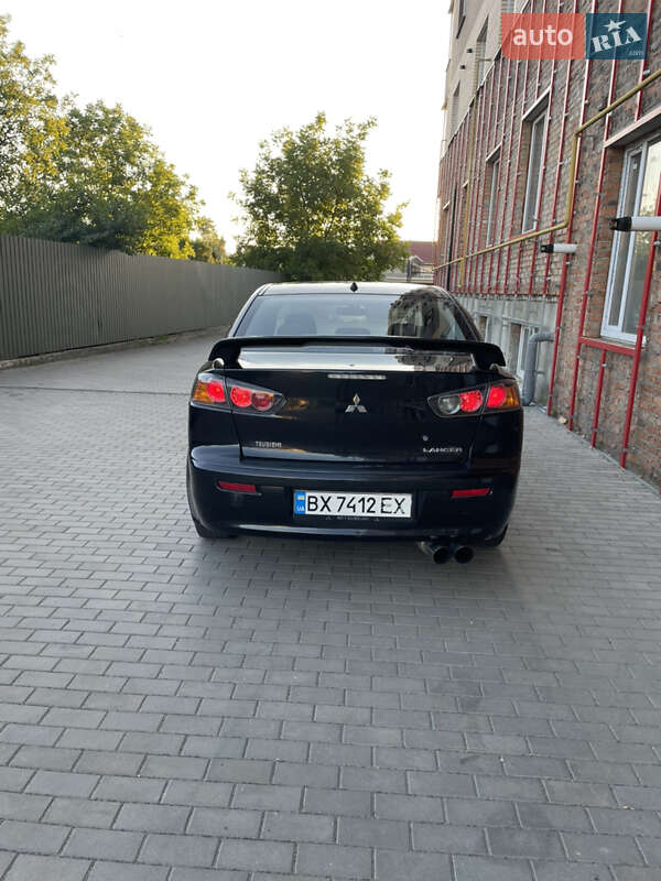 Седан Mitsubishi Lancer 2010 в Полонном