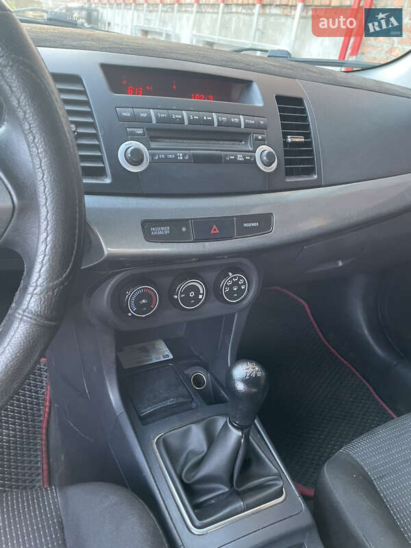Седан Mitsubishi Lancer 2010 в Полонном