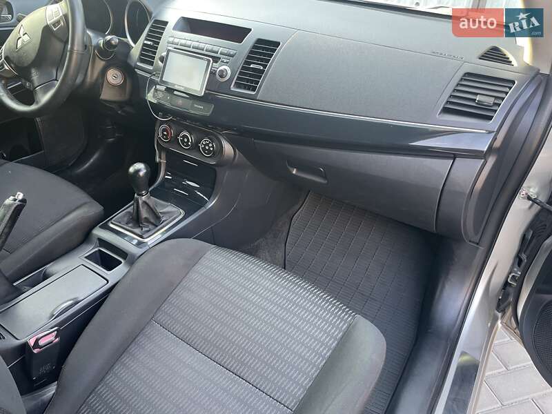 Седан Mitsubishi Lancer 2012 в Кобеляках