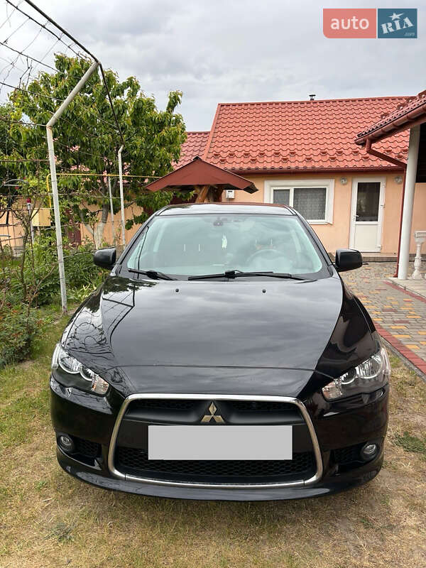 Седан Mitsubishi Lancer 2013 в Старичах