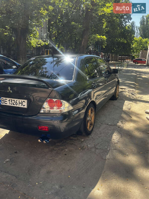 Седан Mitsubishi Lancer 2004 в Миколаєві