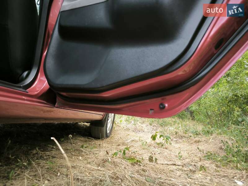 Седан Mitsubishi Lancer 2004 в Днепре