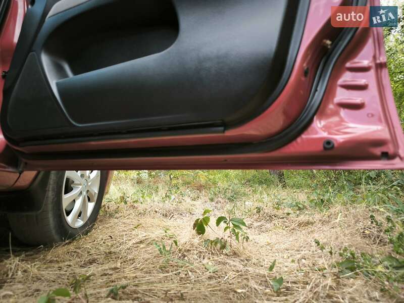 Седан Mitsubishi Lancer 2004 в Днепре
