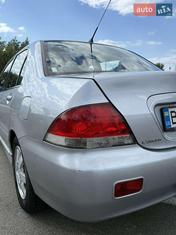 Седан Mitsubishi Lancer 2003 в Киеве