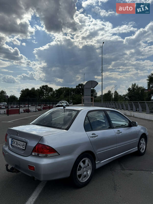 Седан Mitsubishi Lancer 2003 в Киеве