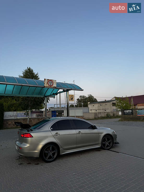 Седан Mitsubishi Lancer 2008 в Березному