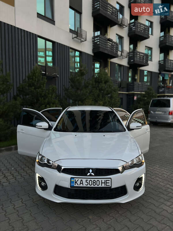 Седан Mitsubishi Lancer 2015 в Киеве