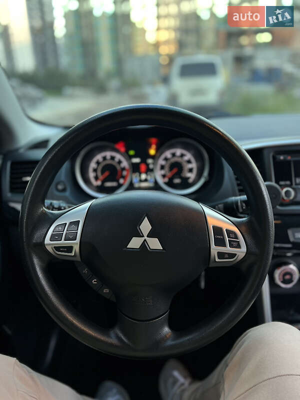 Седан Mitsubishi Lancer 2015 в Киеве