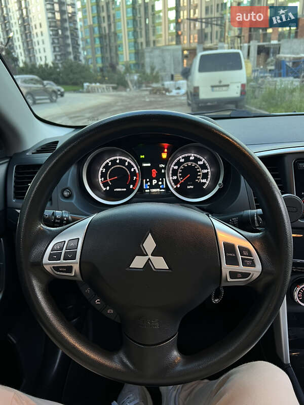 Седан Mitsubishi Lancer 2015 в Киеве