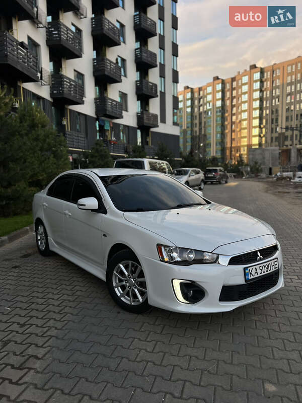 Седан Mitsubishi Lancer 2015 в Киеве
