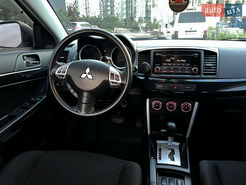 Седан Mitsubishi Lancer 2015 в Киеве