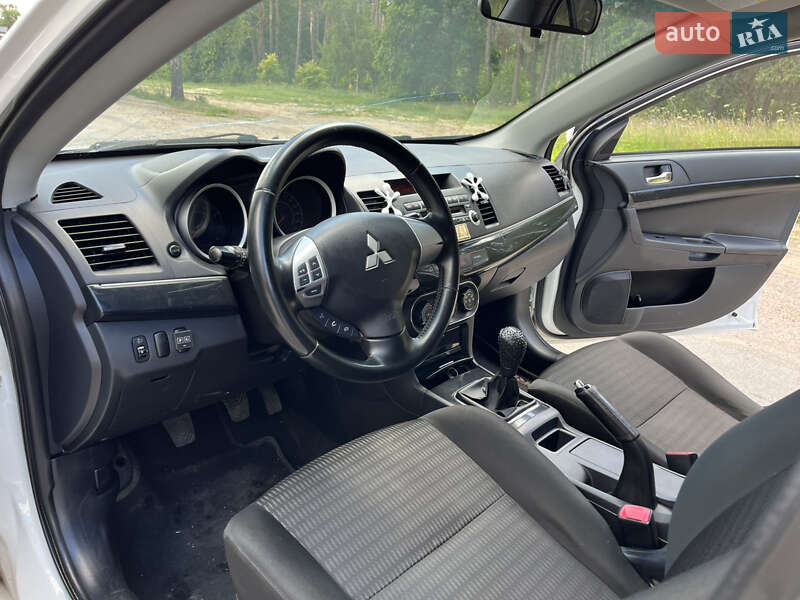 Седан Mitsubishi Lancer 2012 в Чернигове