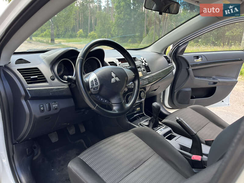 Седан Mitsubishi Lancer 2012 в Чернигове