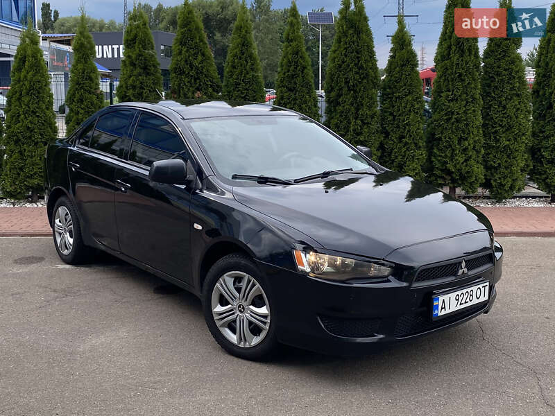 Седан Mitsubishi Lancer 2010 в Києві