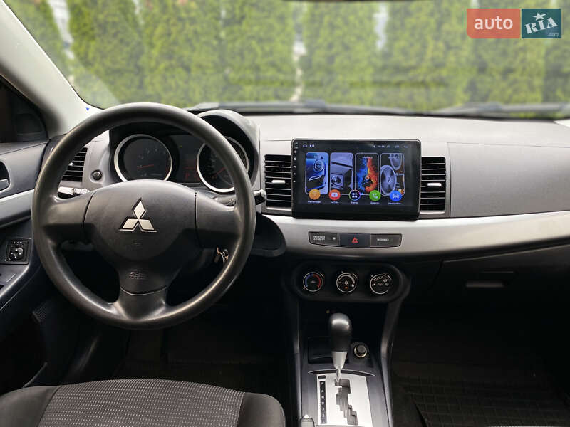 Седан Mitsubishi Lancer 2010 в Києві