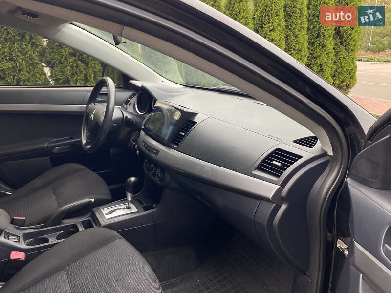 Седан Mitsubishi Lancer 2010 в Києві
