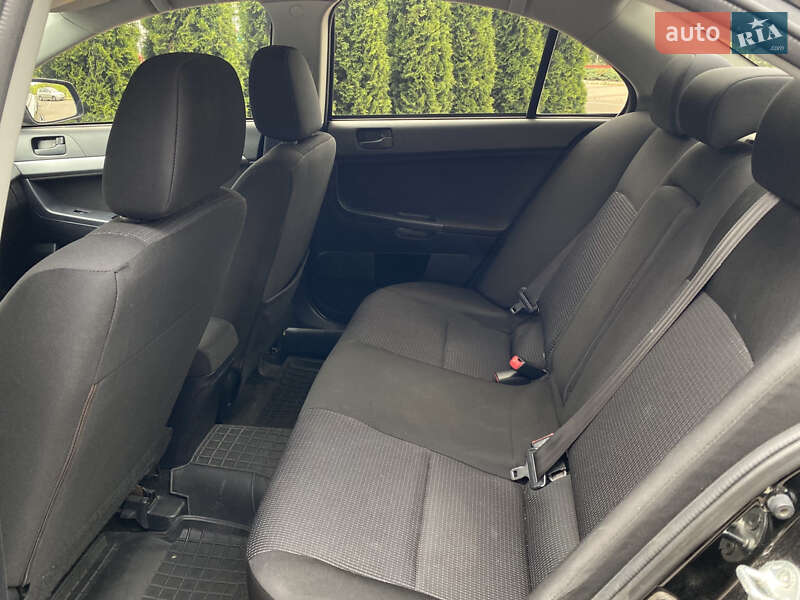 Седан Mitsubishi Lancer 2010 в Києві
