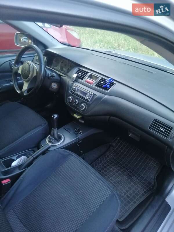 Седан Mitsubishi Lancer 2004 в Одессе