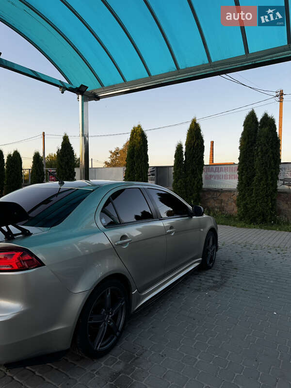 Седан Mitsubishi Lancer 2008 в Березному