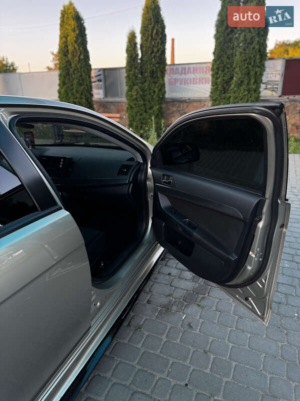 Седан Mitsubishi Lancer 2008 в Березному