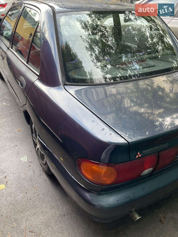 Седан Mitsubishi Lancer 1994 в Киеве