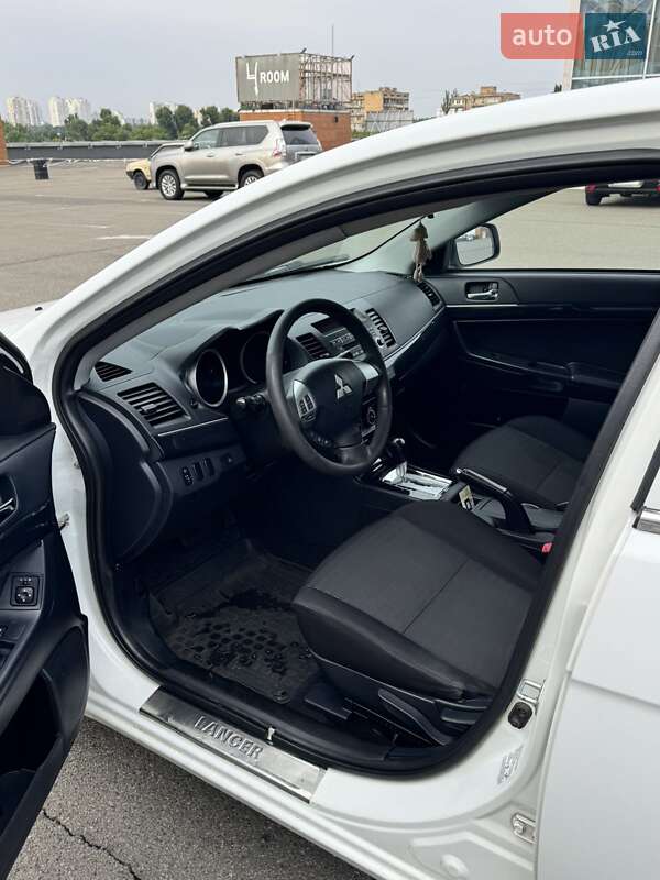 Седан Mitsubishi Lancer 2012 в Киеве