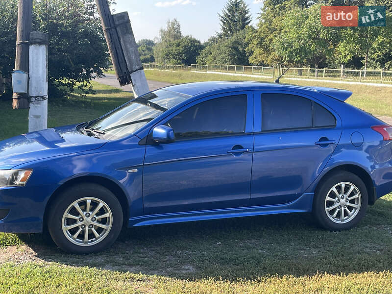 Хетчбек Mitsubishi Lancer 2010 в Гребінці