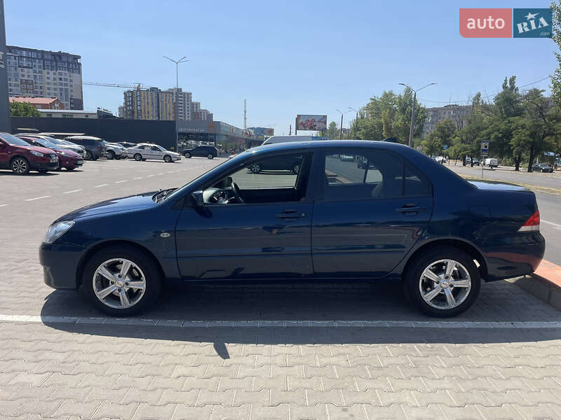 Седан Mitsubishi Lancer 2004 в Одессе