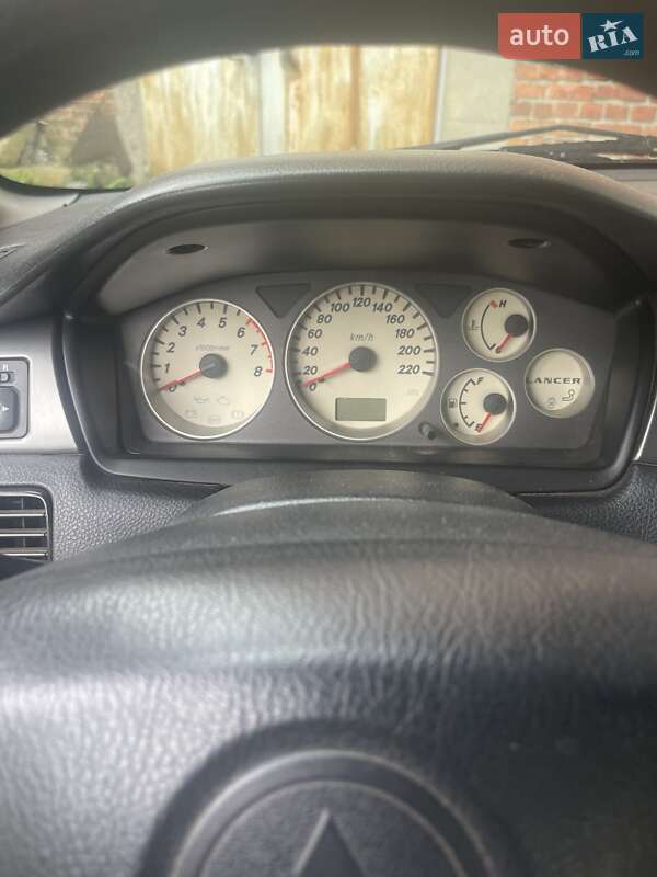 Седан Mitsubishi Lancer 2005 в Львове