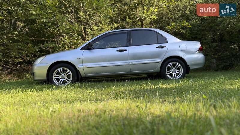 Седан Mitsubishi Lancer 2005 в Ужгороді