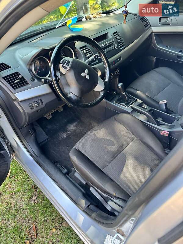 Седан Mitsubishi Lancer 2010 в Обухове