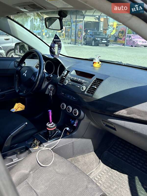 Хетчбек Mitsubishi Lancer 2009 в Чернівцях
