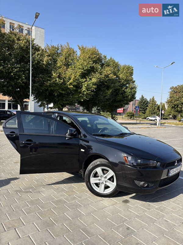 Седан Mitsubishi Lancer 2011 в Черкасах