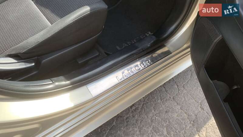 Седан Mitsubishi Lancer 2008 в Ромнах