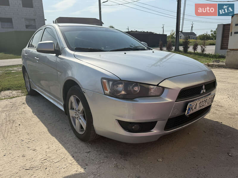 Седан Mitsubishi Lancer 2009 в Києві
