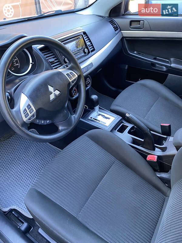 Седан Mitsubishi Lancer 2015 в Дніпрі
