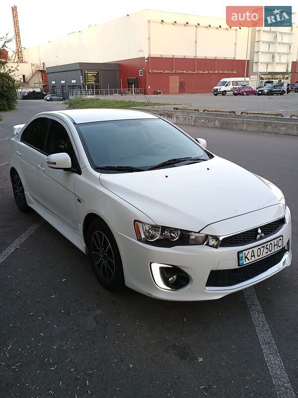 Седан Mitsubishi Lancer 2017 в Києві
